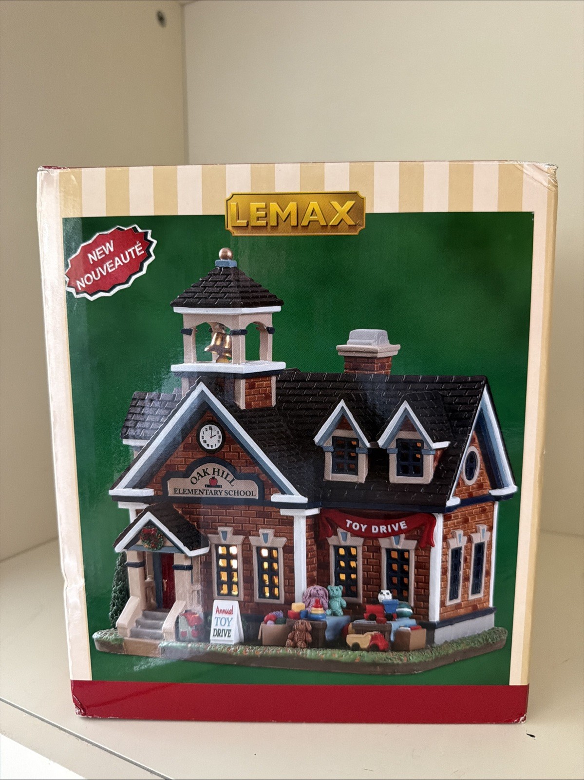 2018 Lemax Oak Hill Elementary School Toy Drive Village Collection NEVER OUT BOX 2018 Lemax Oak Hill Elementary School Toy Drive Village Collection NEVER OUT BOX