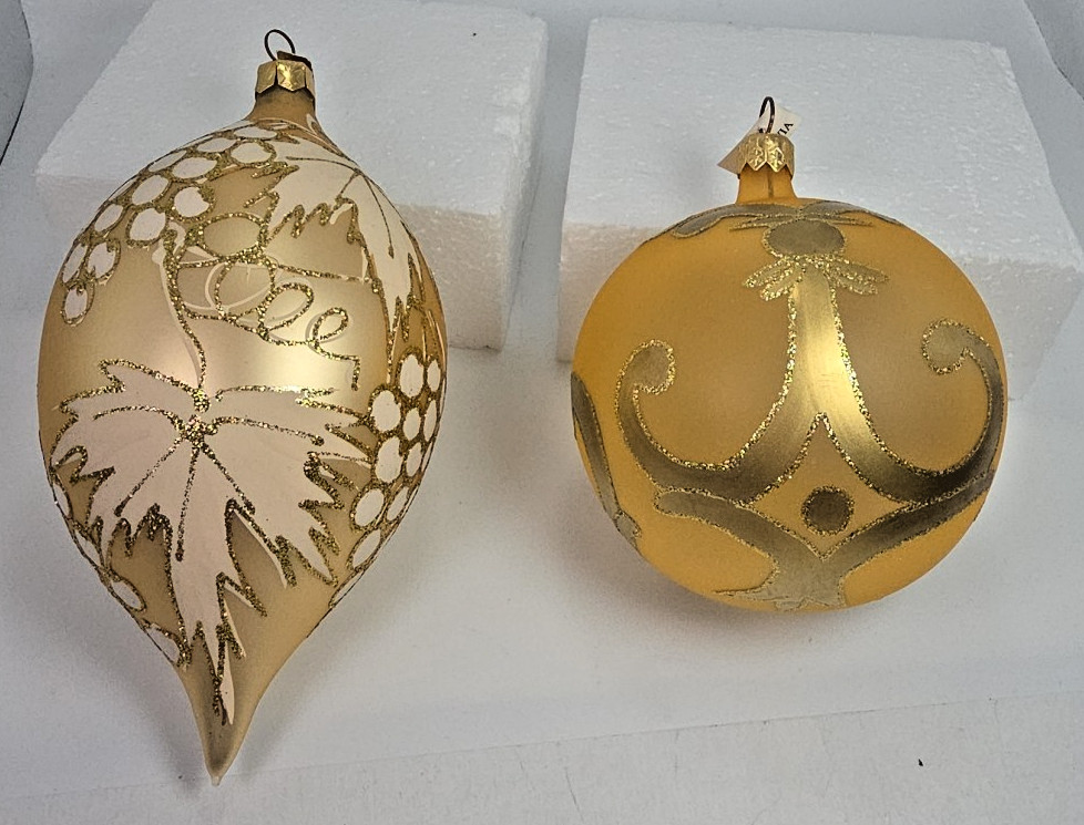 Gold Glitter Grape & Swirl w/Tags Varsovia Set of 2 Blow Glass Ornaments Poland Gold Glitter Grape & Swirl w/Tags Varsovia Set of 2 Blow Glass Ornaments Poland