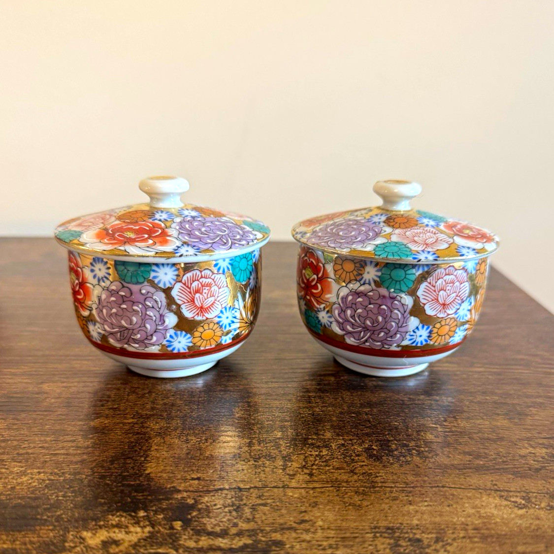 Vintage Japanese Kutani Ware Lidded Teacups Yunomi Pair - Gold Hanazume Floral Vintage Japanese Kutani Ware Lidded Teacups Yunomi Pair - Gold Hanazume Floral