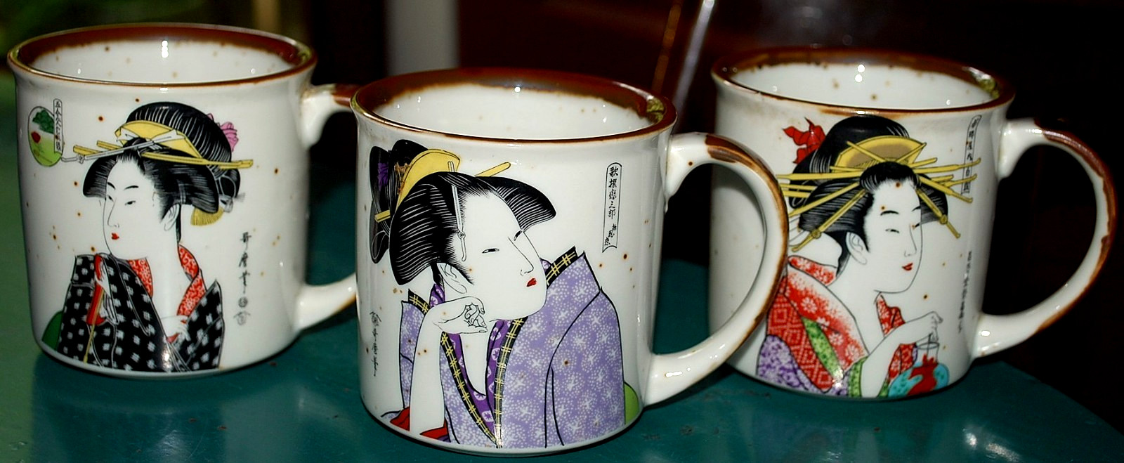 Vtg Set 3 OTAGIRI Speckled Stoneware MUGS Each Different GEISHA LADIES Japan