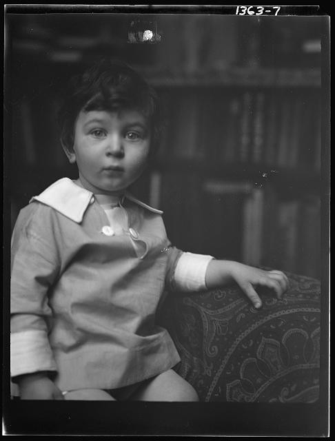 Photo:John Ireland portrait photograph 1916 child seated indoors