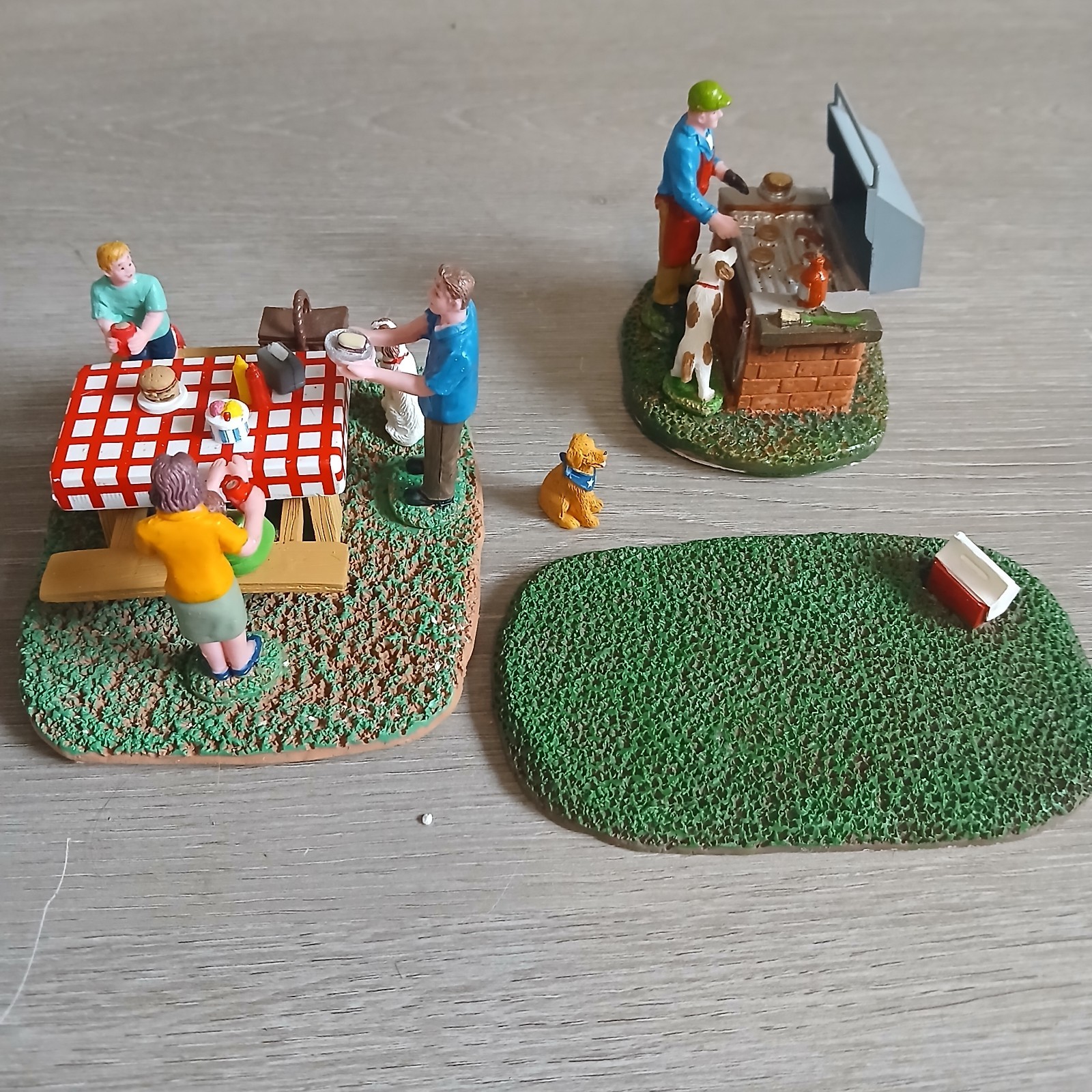 ​Lemax Village Lot Picnic Table Family Figures & Barbecue Grill BBQ Summer