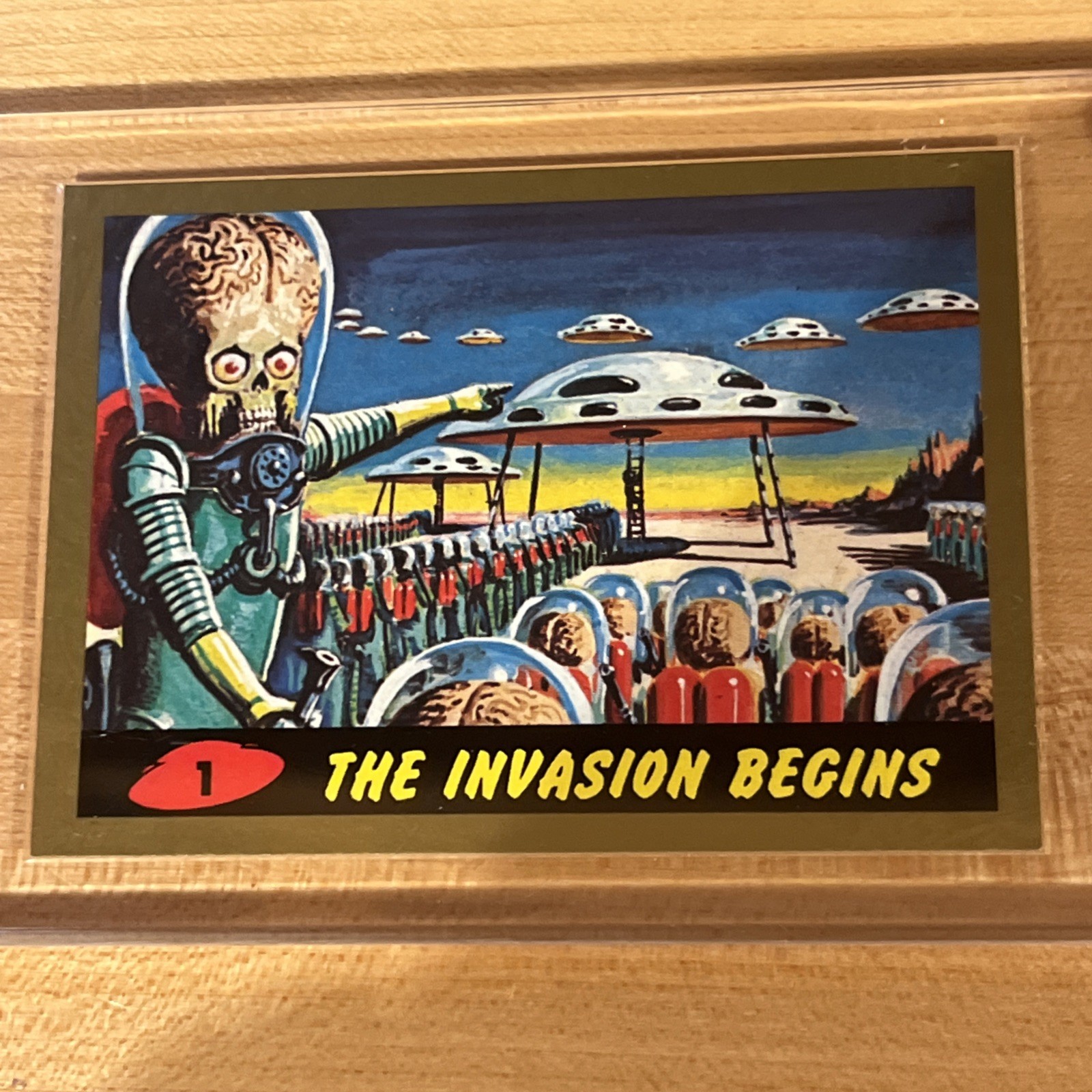 2012 Mars Attacks Heritage Gold Parallel #1 The Invasion Begins Only 50 Produced 2012 Mars Attacks Heritage Gold Parallel #1 The Invasion Begins Only 50 Produced