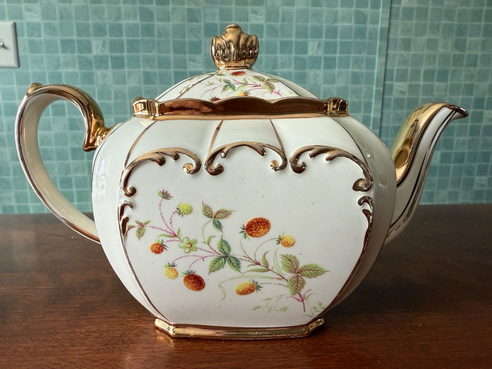 Vtg 1947-1950s Sadler cube teapot fruit & strawberries design gold trim READ Vtg 1947-1950s Sadler cube teapot fruit & strawberries design gold trim READ