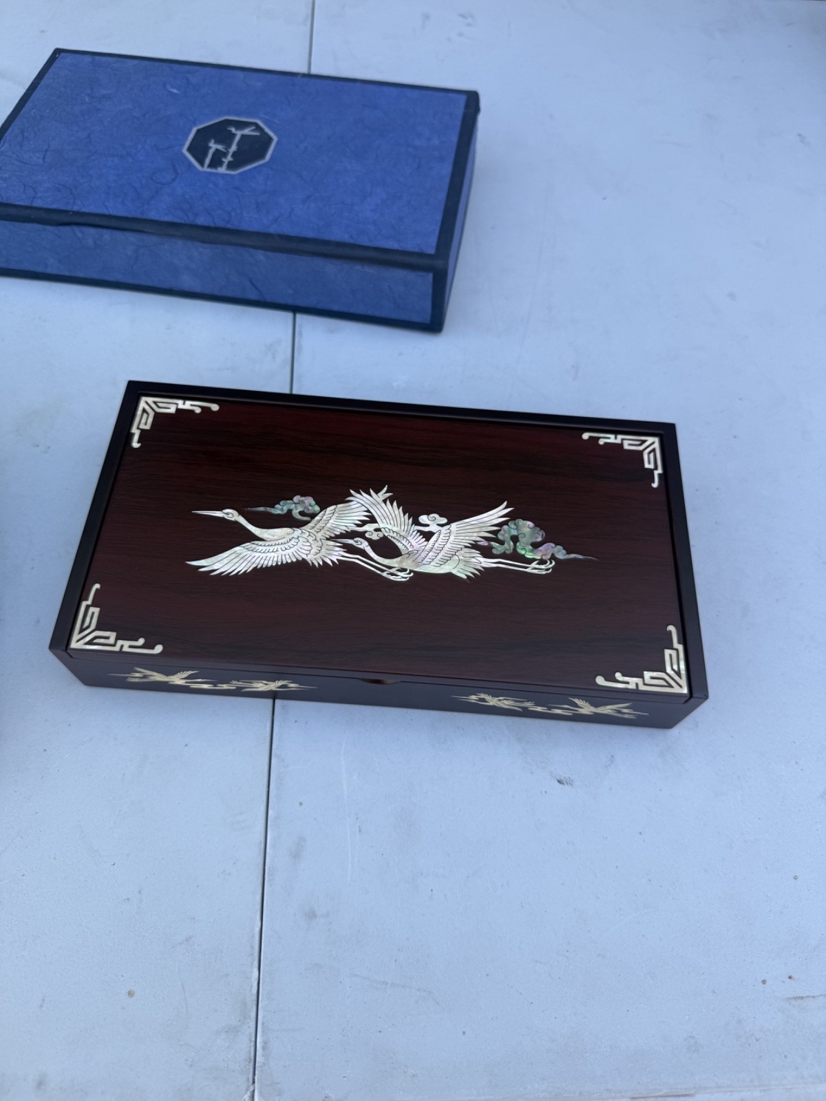 Korean Dresser Box with Abalone Inlaid Flying Cranes, A Unique Elegant Piece Z9 Korean Dresser Box with Abalone Inlaid Flying Cranes, A Unique Elegant Piece Z9