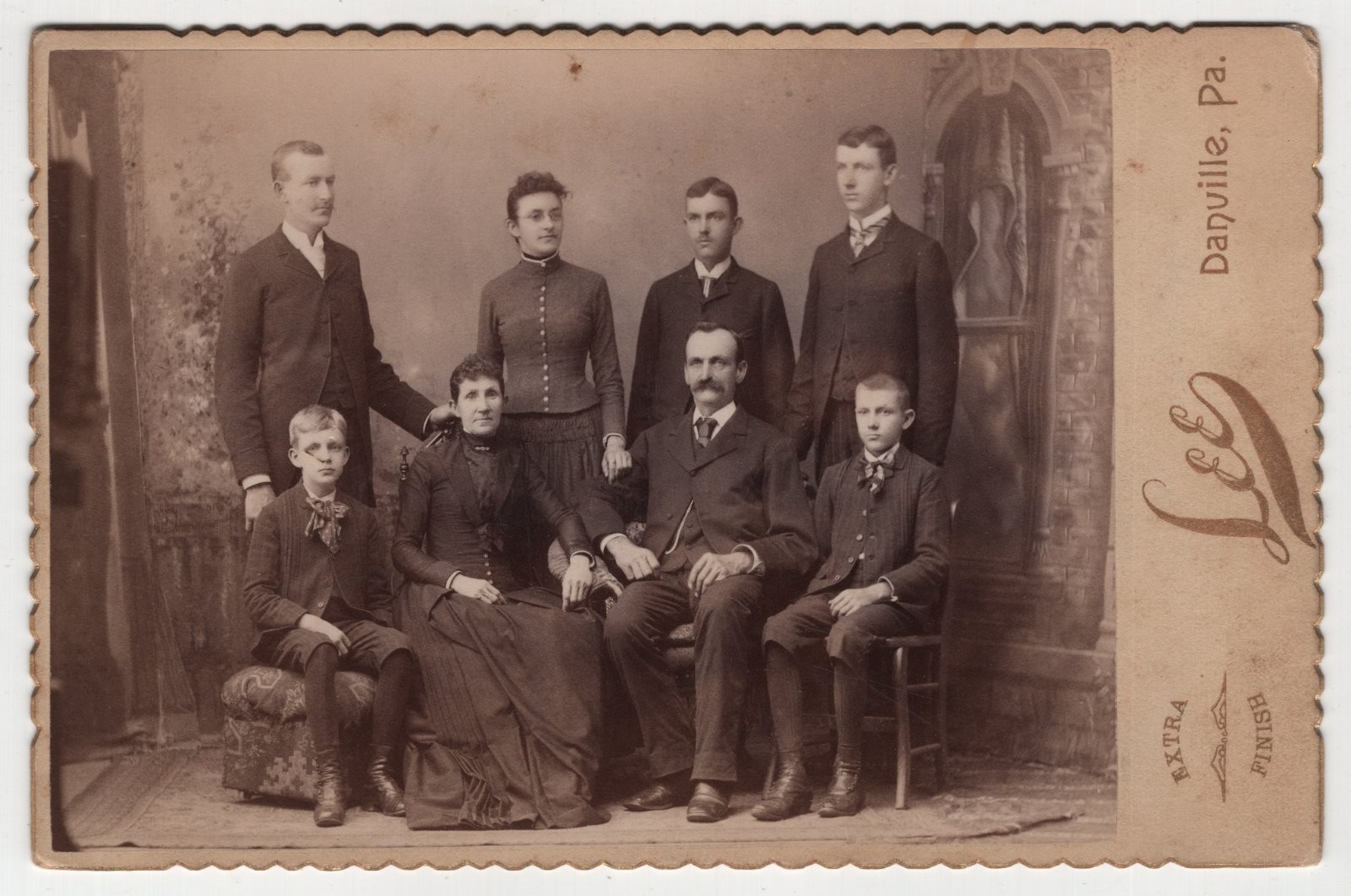 Antique Cabinet Card Lee Large Family Group Portrait Scalloped Danville PA Antique Cabinet Card Lee Large Family Group Portrait Scalloped Danville PA