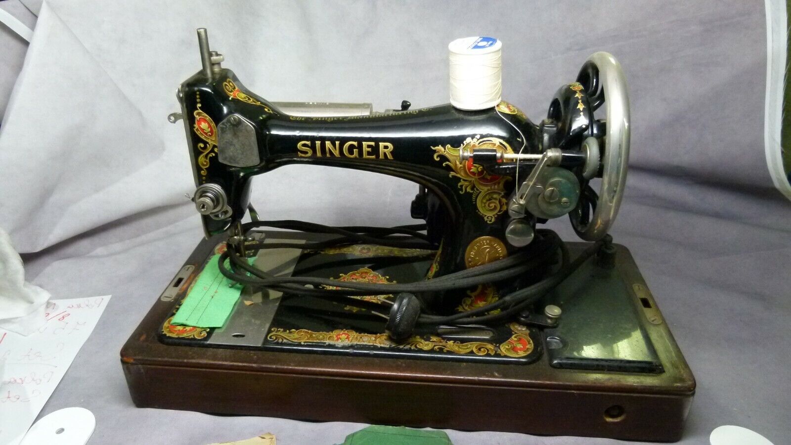 Vintage SINGER Sewing Machine Portable Model 128-13 Wood Case