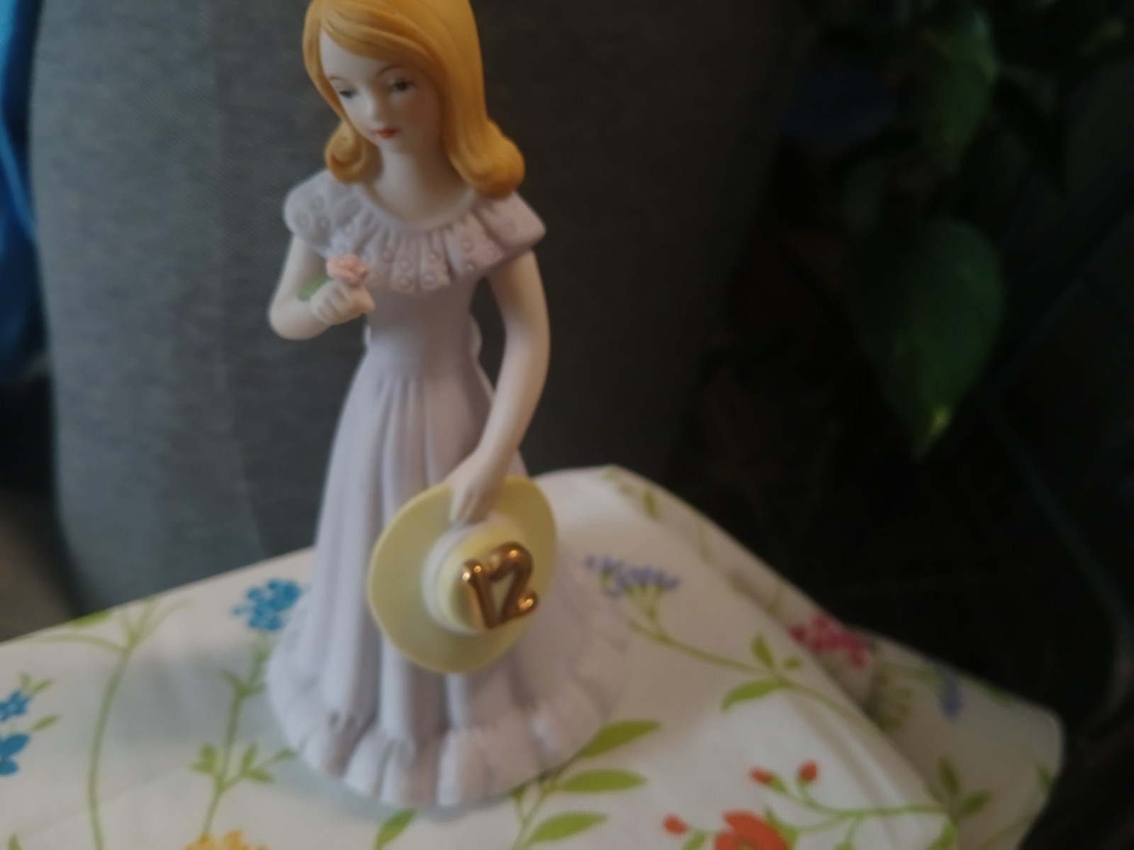 ENESCO GROWING UP BIRTHDAY GIRLS 1981 12TH BIRTHDAY PORCELAN GIRL BLONDE