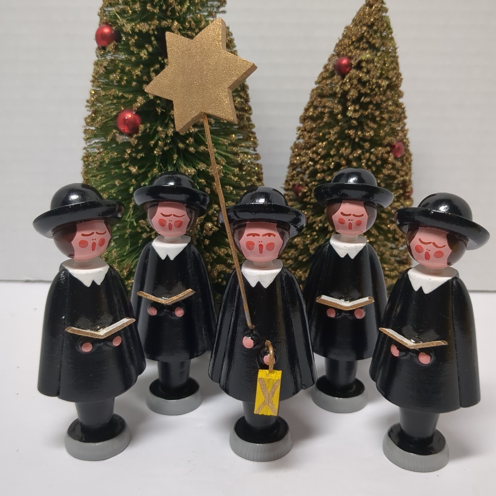 VTG (5) Erzgebirge Wood Christmas Carolers approx. 3.5 VTG (5) Erzgebirge Wood Christmas Carolers approx. 3.5