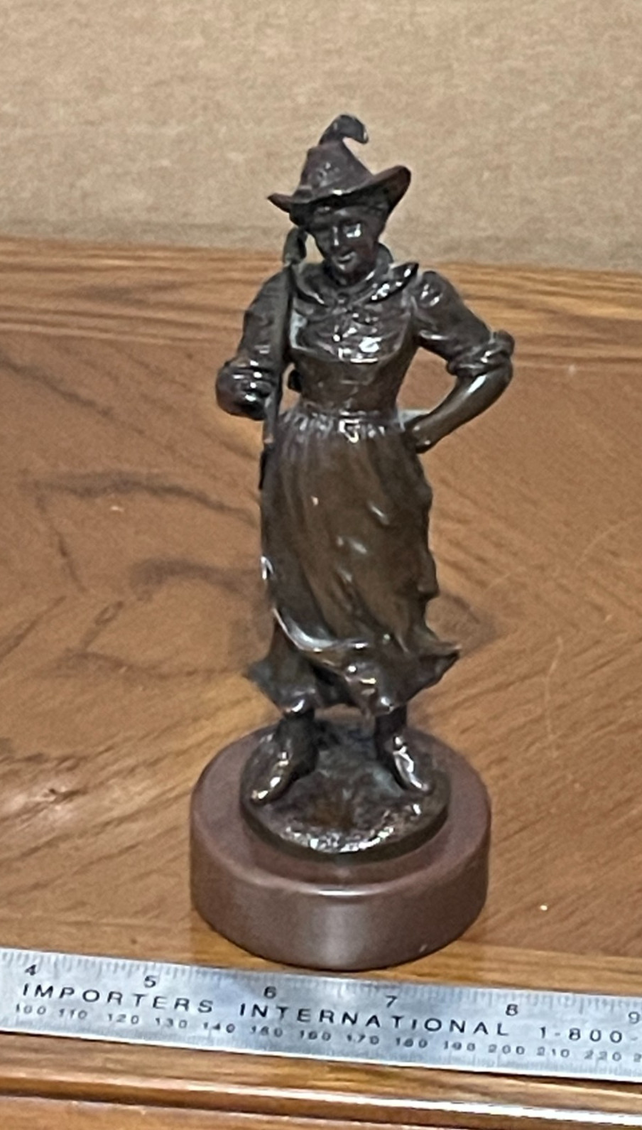 Victor Heinrich Seifert (1870-1953) bronze  Art Nouveau Maiden with hat