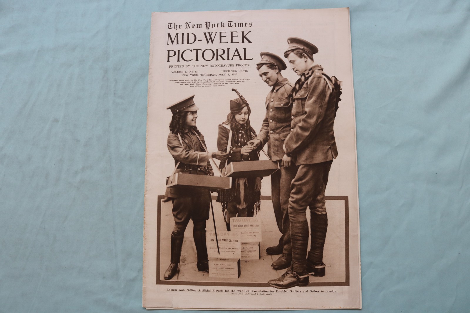 1915 JULY 1 NEW YORK TIMES MID-WEEK PICTORIAL - GIRLS SELLING FLOWERS - NP 9143 1915 JULY 1 NEW YORK TIMES MID-WEEK PICTORIAL - GIRLS SELLING FLOWERS - NP 9143