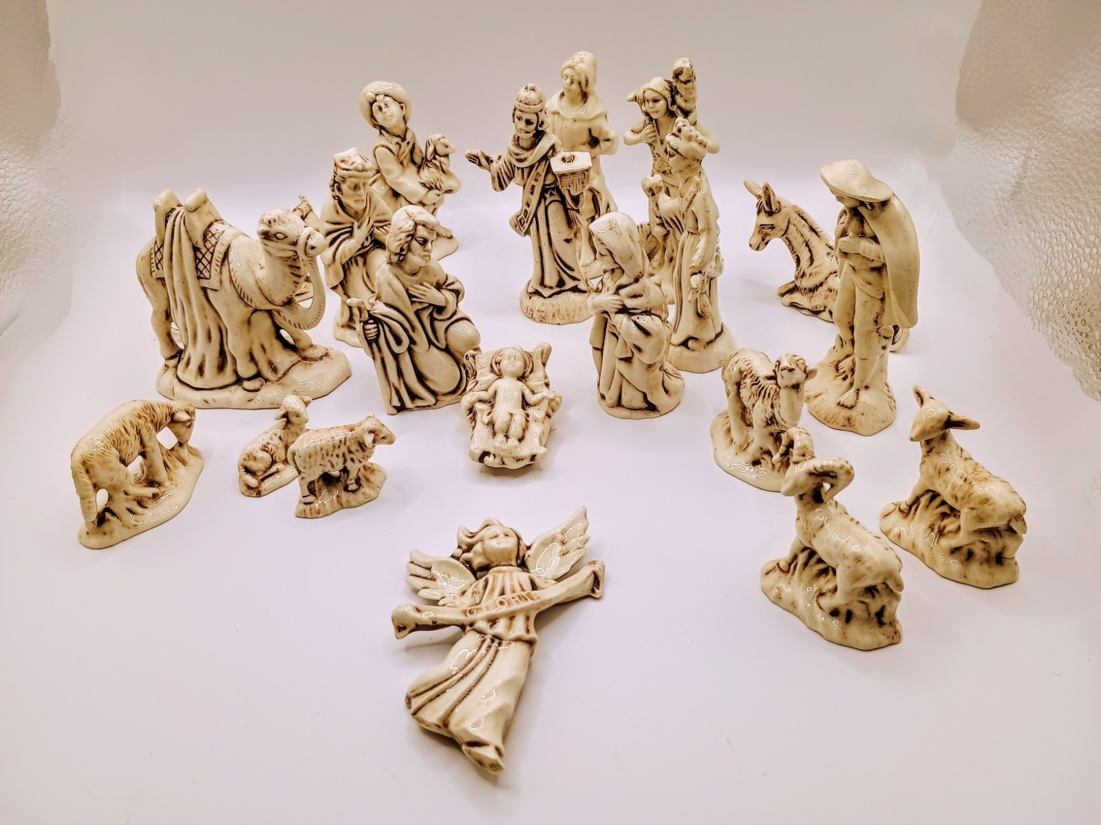 Nice 19 Pc. Vintage 1979 Ceramic Nativity Scene Atlantic Mold Style Marked GENA Nice 19 Pc. Vintage 1979 Ceramic Nativity Scene Atlantic Mold Style Marked GENA