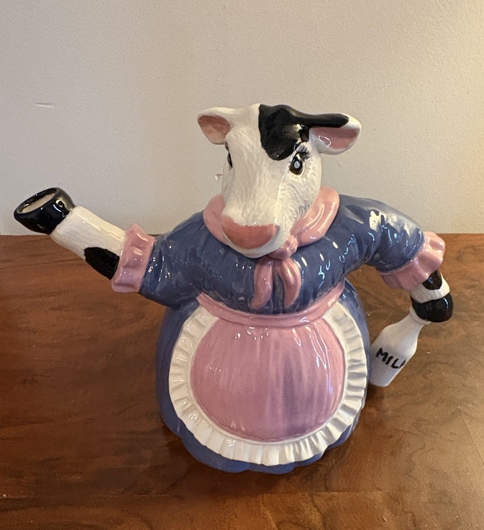 Vintage Anthropomorphic Mother Cow Ceramic Teapot Vintage Anthropomorphic Mother Cow Ceramic Teapot