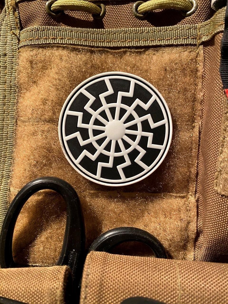 Black and white patch/chevron \ Black and white patch/chevron \