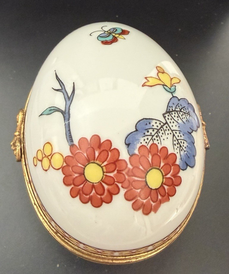 VTG B.H. Limoges Cadeaux Porcelain Oval Trinket Box with Flowers