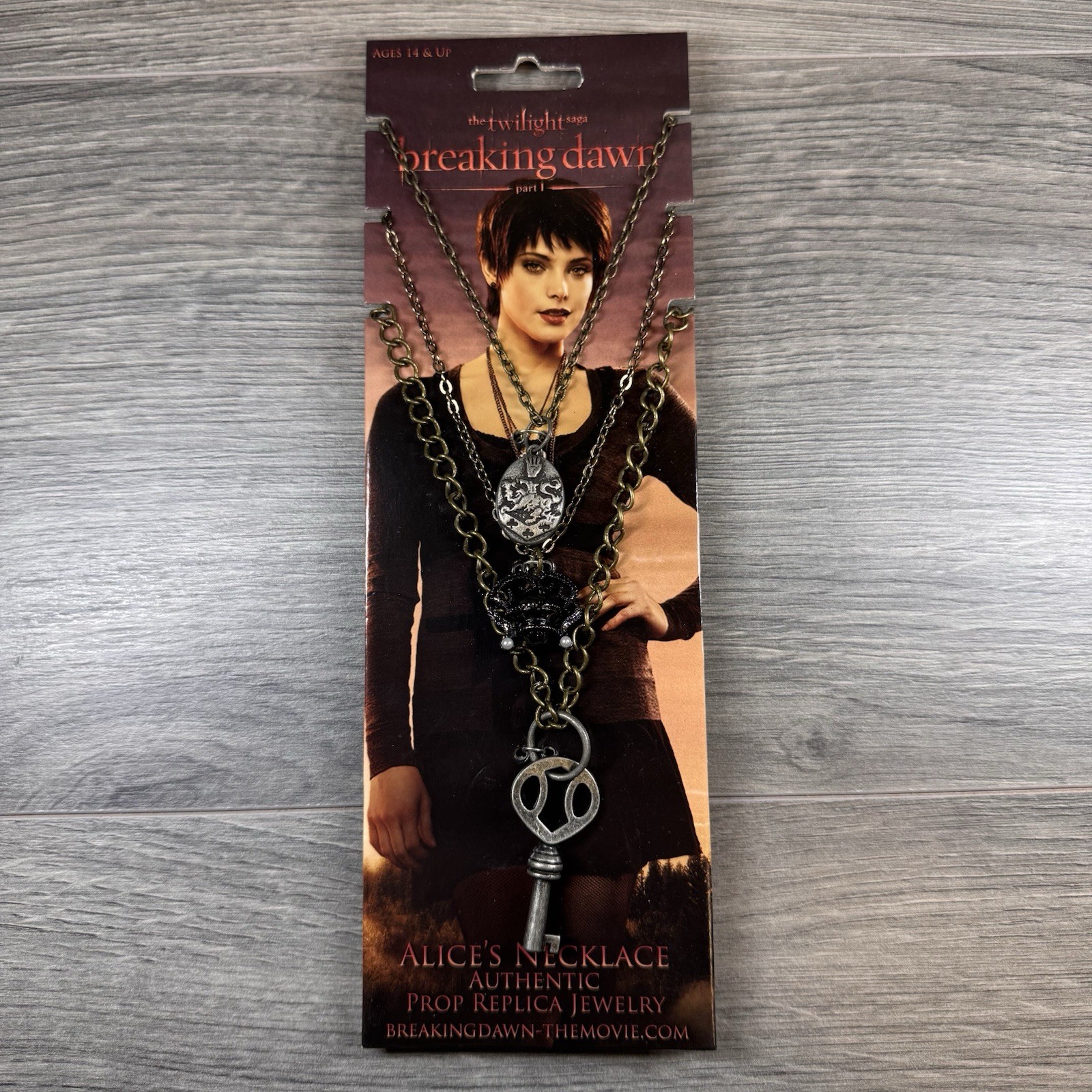 NECA Twilight Breaking Dawn Part 1 Alice\'s Authentic Prop Replica Necklace NEW NECA Twilight Breaking Dawn Part 1 Alice\'s Authentic Prop Replica Necklace NEW