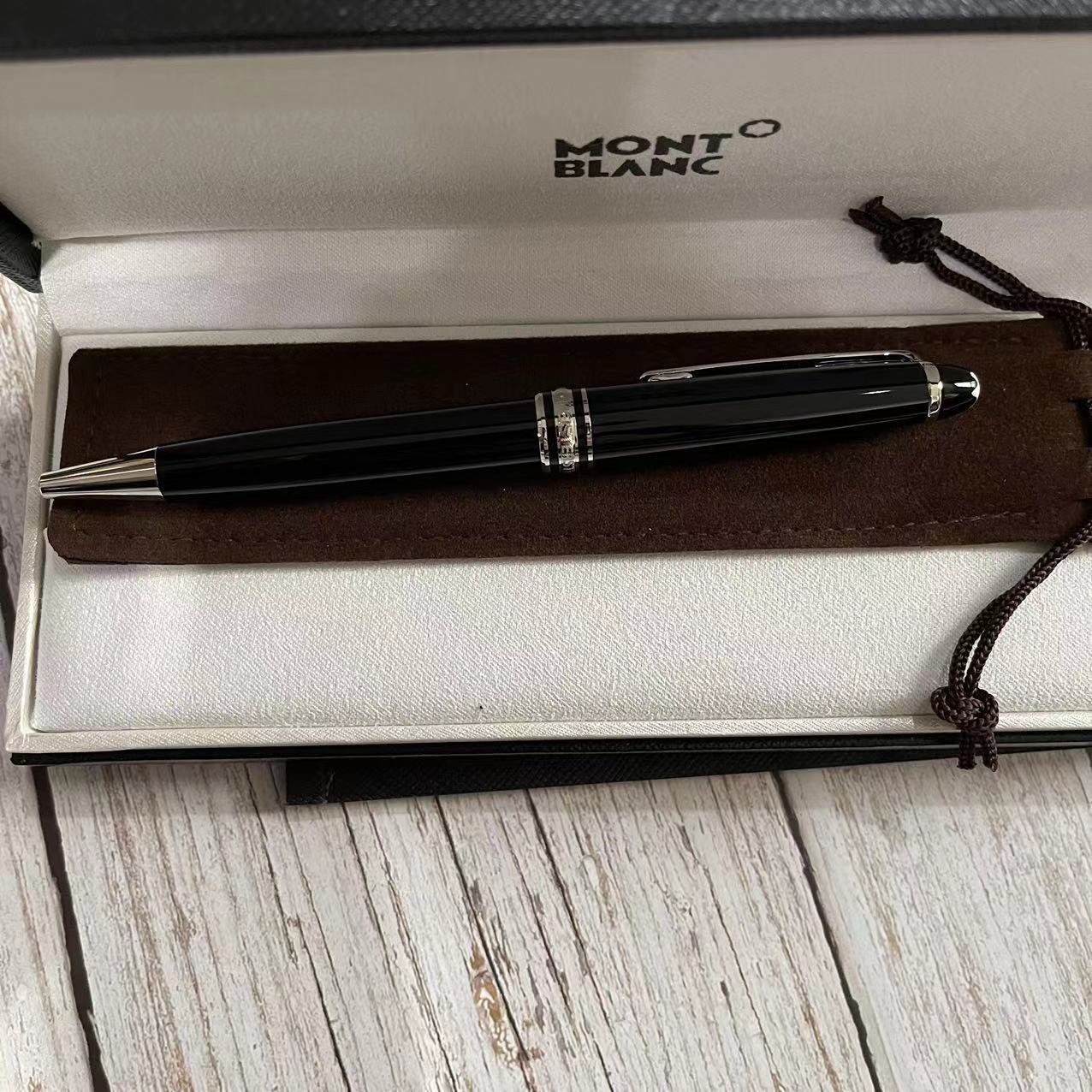 Montblanc Platinum Finish Meisterstuck Classique Luxury Ballpoint Pen 164 Montblanc Platinum Finish Meisterstuck Classique Luxury Ballpoint Pen 164