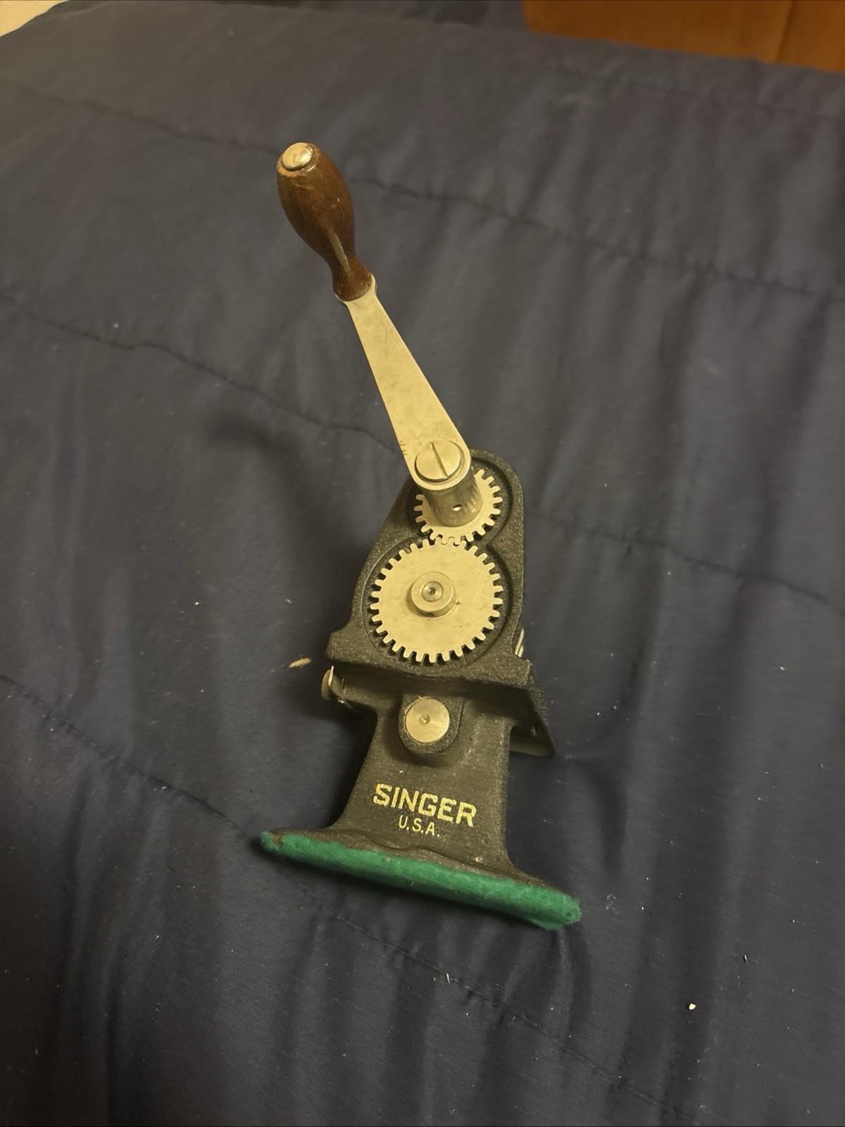 Vintage 1930s Singer Hand Crank Pinking Machine, Cast Iron, USA