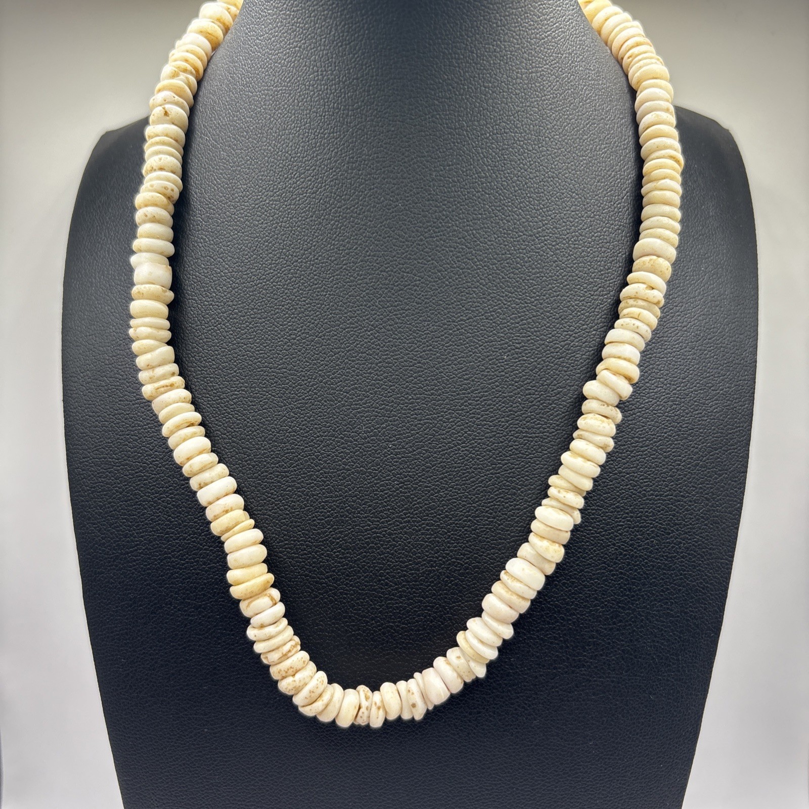 Vintage Hawaiian Shell Nugget Choker Necklace 15 Inch Surfer Beach Style