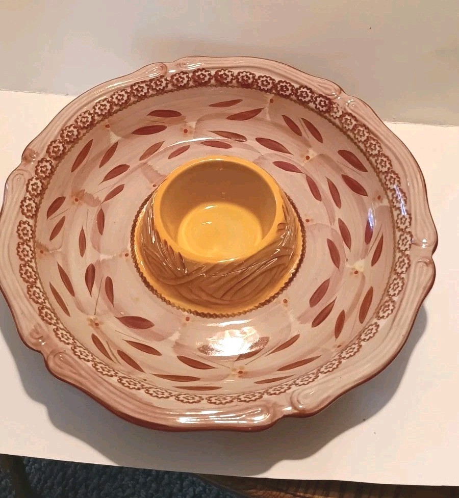 Temptations by Tara Old World Cranberry Chip Dip Serving Bowl VGC Never Used Temptations by Tara Old World Cranberry Chip Dip Serving Bowl VGC Never Used