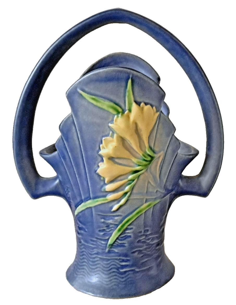 VINTAGE ROSEVILLE POTTERY FREESIA BLUE DOUBLE HANDLE VASE #392-10 MCM 1945