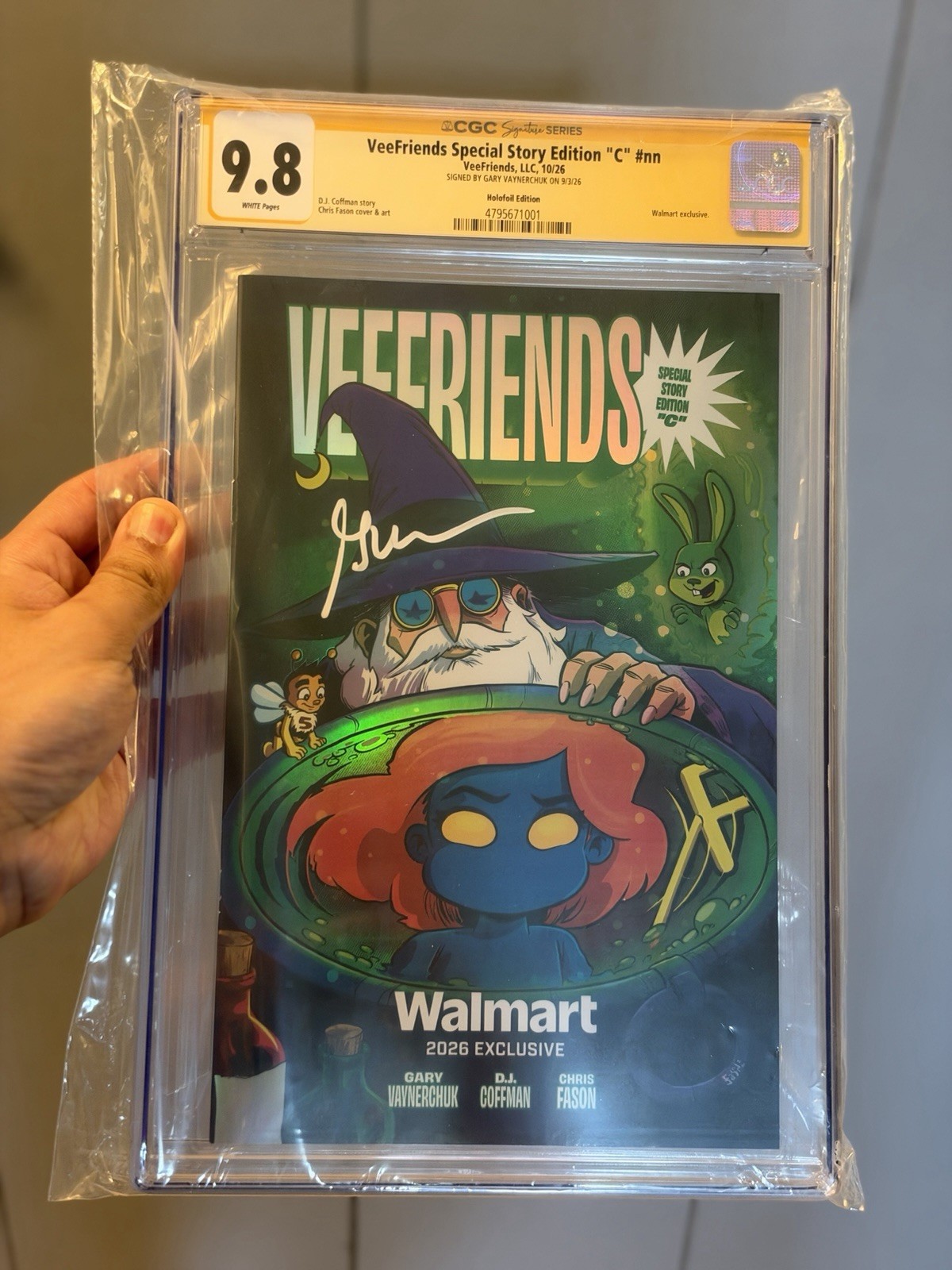 VeeFriends Special Story Edition \'C\' CGC 9.8 GaryVee Signed Walmart Holofoil /8