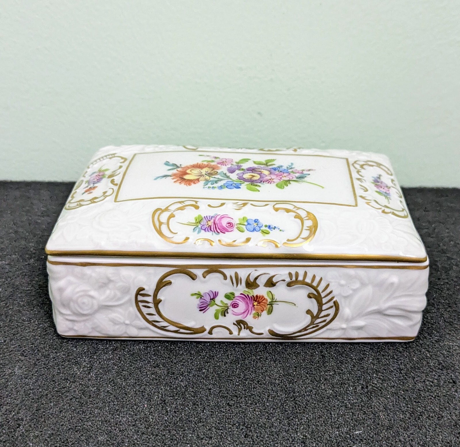 Antique 1872-1920 Carl Thieme Porcelain Lidded Trinket Dish/Cigarete Box, 5X3.5