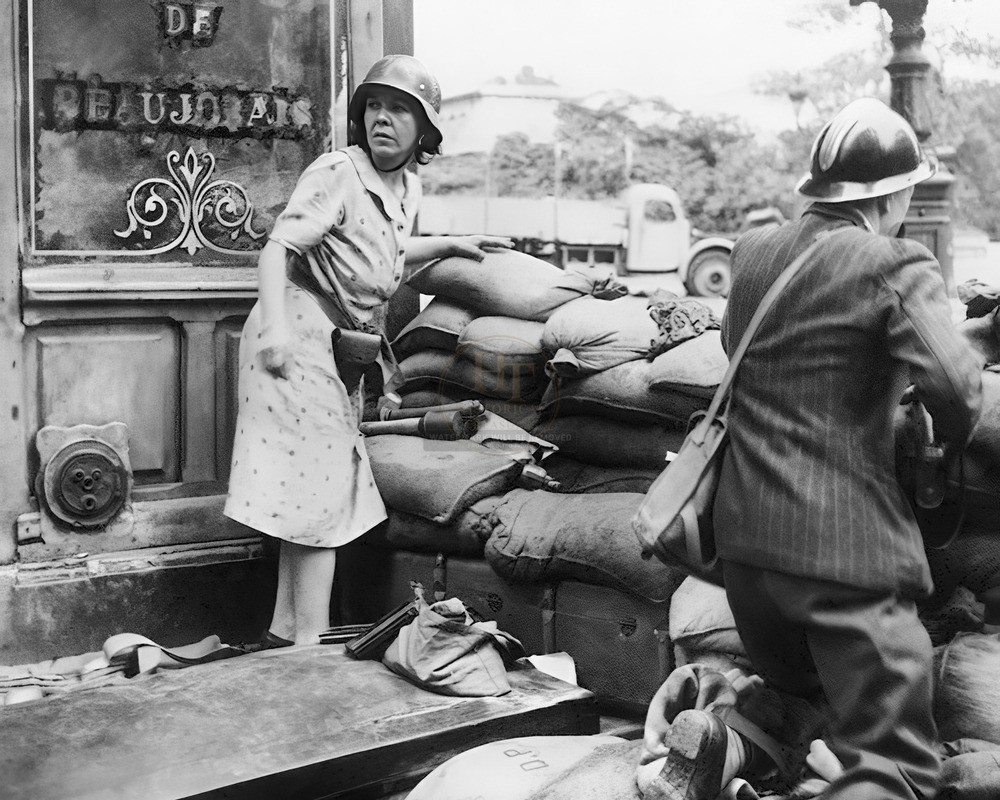 French Civilians Fighting before Paris Liberation WWII 8x10 Print HT4136436