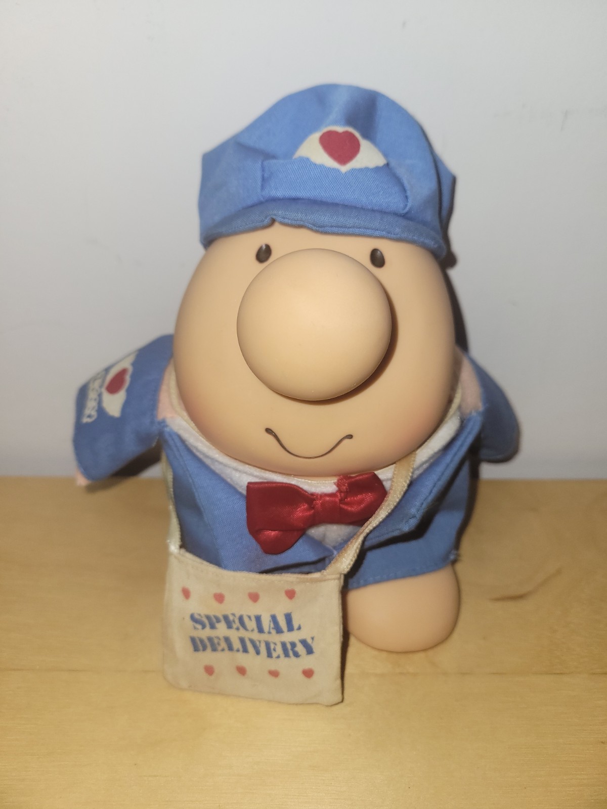 Vintage 1988 Ziggy Special Delivery Mailman 6\