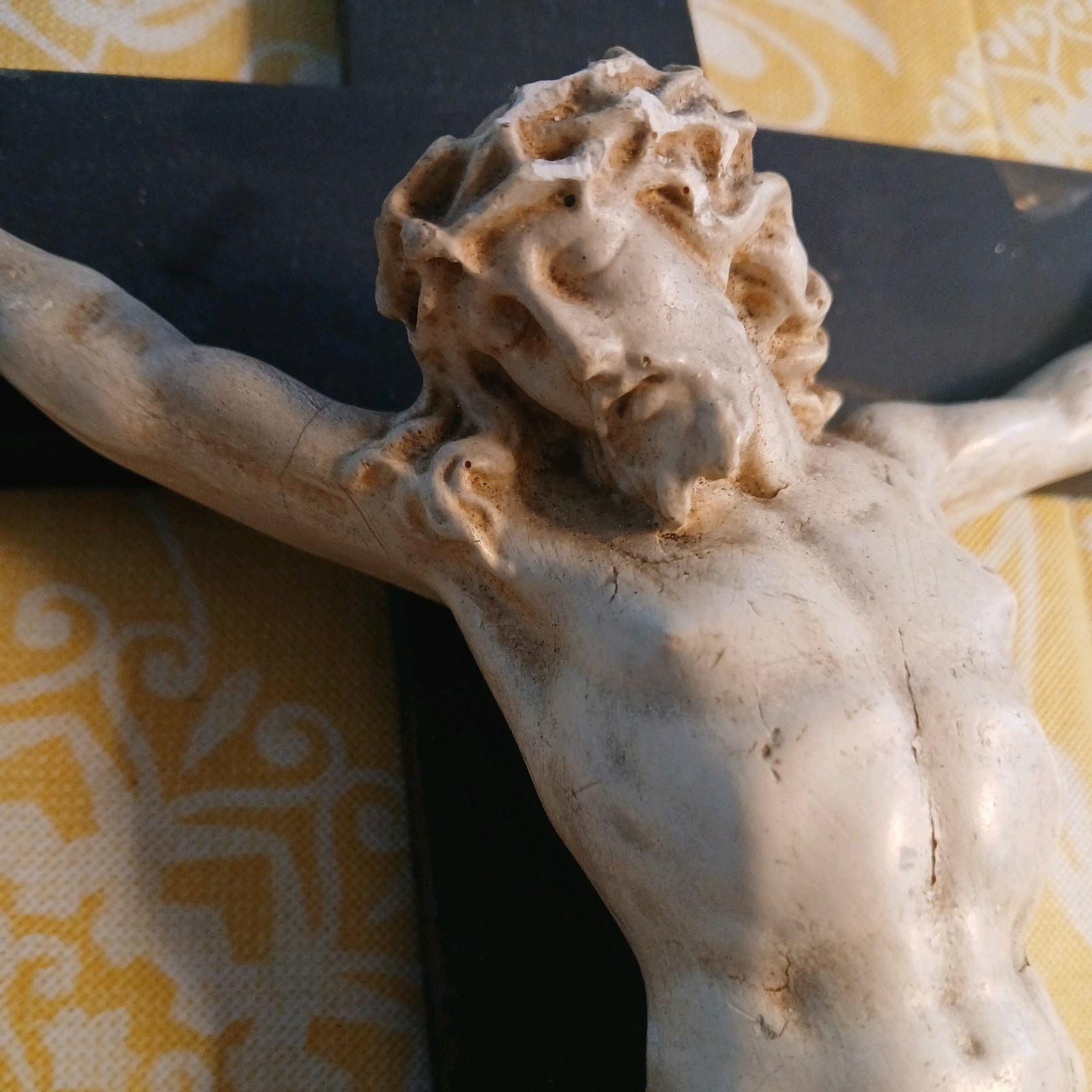 LARGE VINTAGE CHRISTIAN CATHOLIC CROSS, WOOD, CHALKWARE CRUCIFIX CORPUS 18X9 LARGE VINTAGE CHRISTIAN CATHOLIC CROSS, WOOD, CHALKWARE CRUCIFIX CORPUS 18X9