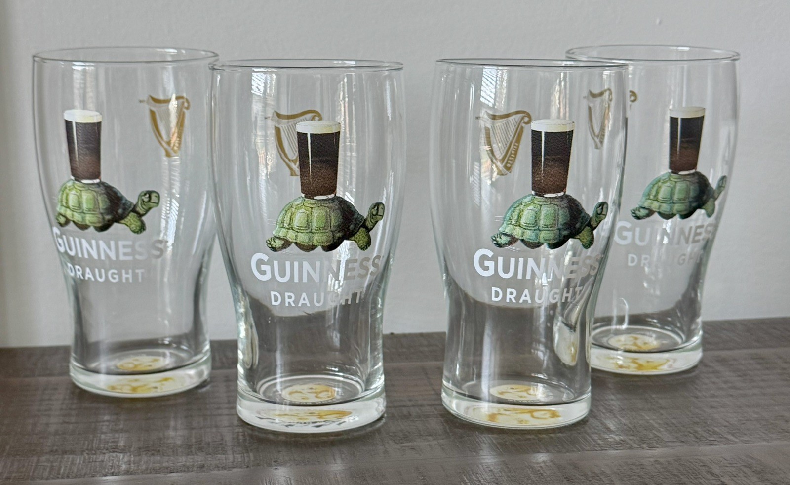 8-Guinness Draught Beer Clear Glass Turtle Carrying Pint 16 oz Lot of 8 Limted 8-Guinness Draught Beer Clear Glass Turtle Carrying Pint 16 oz Lot of 8 Limted