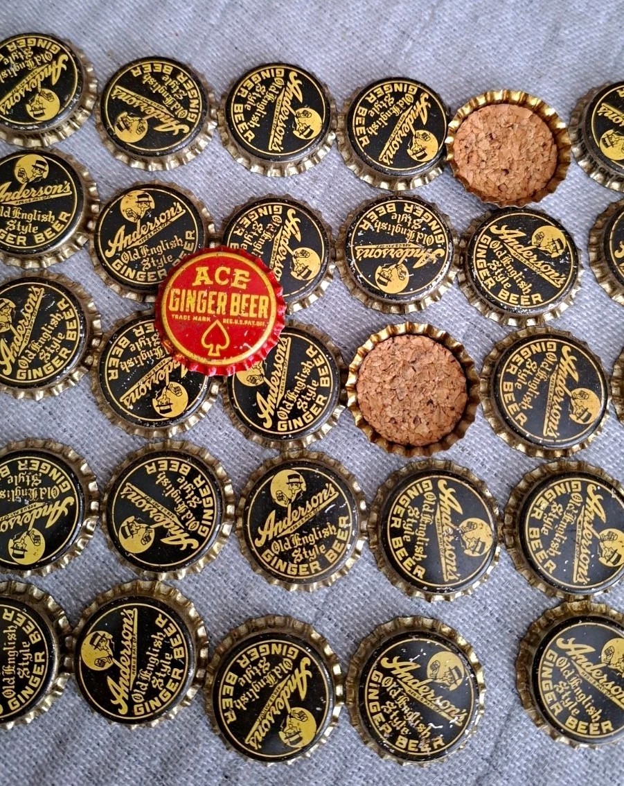 VintageAnderson\'s Old English Style Ginger Beer Cork Lined Bottle Caps 101 Count VintageAnderson\'s Old English Style Ginger Beer Cork Lined Bottle Caps 101 Count