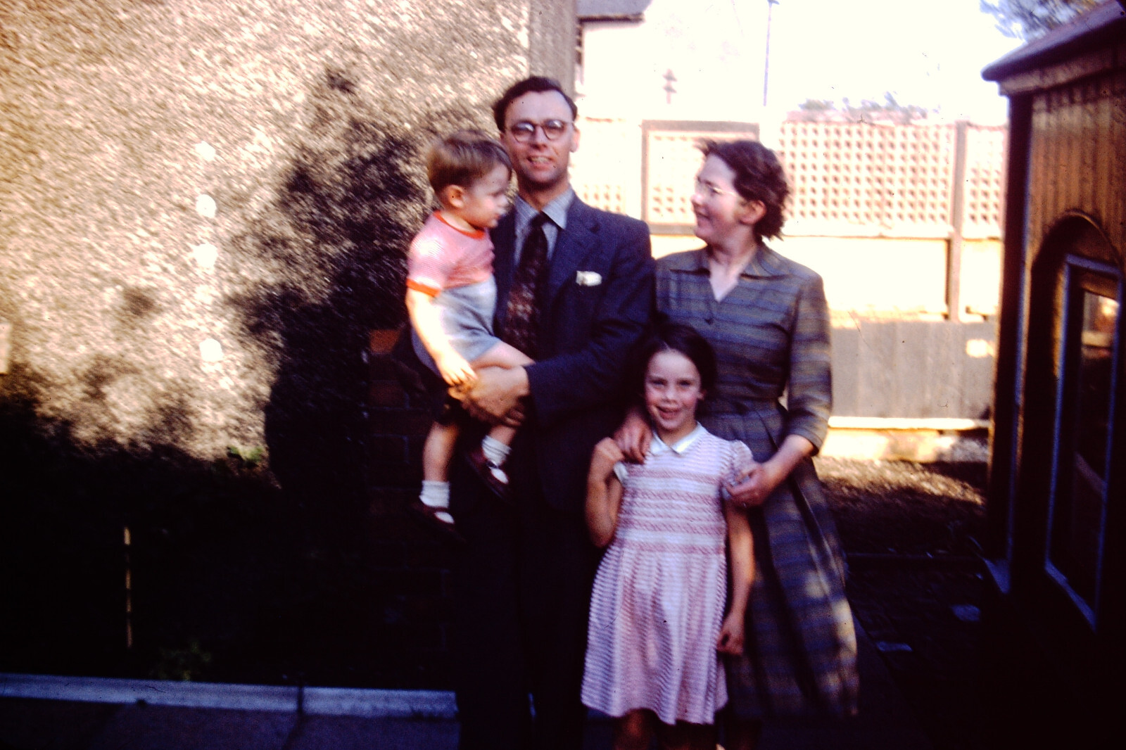 1950s Family Photo Glasgow Scotland  Red Border kodachrome Slide BG-F