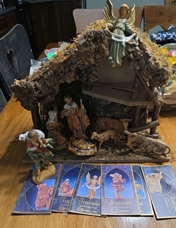 Fontanini Italian Nativity set Stable With 7 figures Fontanini Italian Nativity set Stable With 7 figures