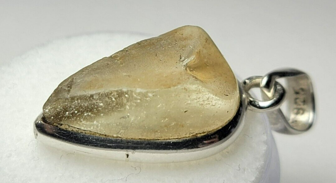 Libyan Desert Glass Meteorite Tektite Pendant .925 silver 2.82 grams
