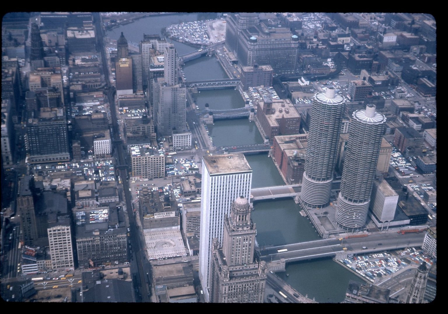 SL46 Slide 1960\'s Chicago Aerial Marina City River 364a SL46 Slide 1960\'s Chicago Aerial Marina City River 364a