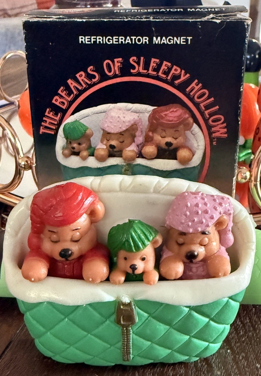 VTG Three Bears of Sleepy Hollow Family Sleeping Memo Buddies Fridge Magnets Set