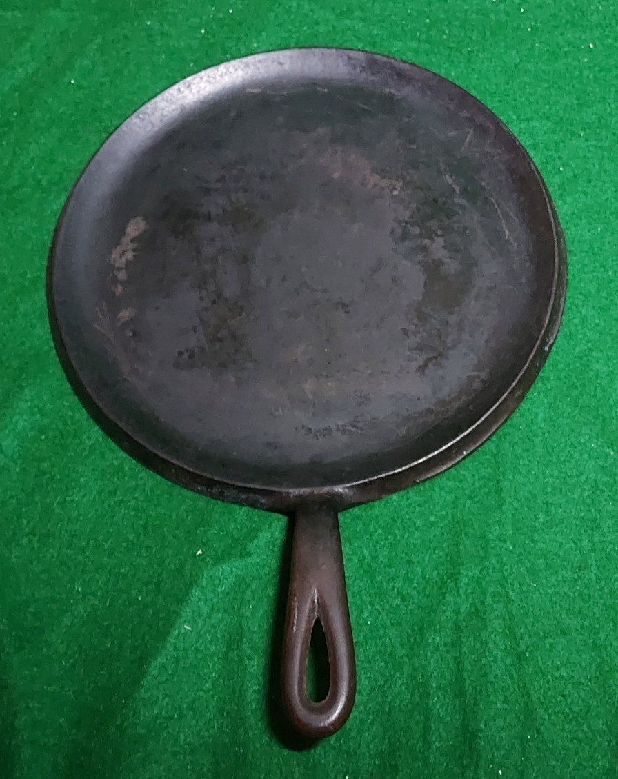 Vintage Wagner Cast Iron Round Griddle 10.25\