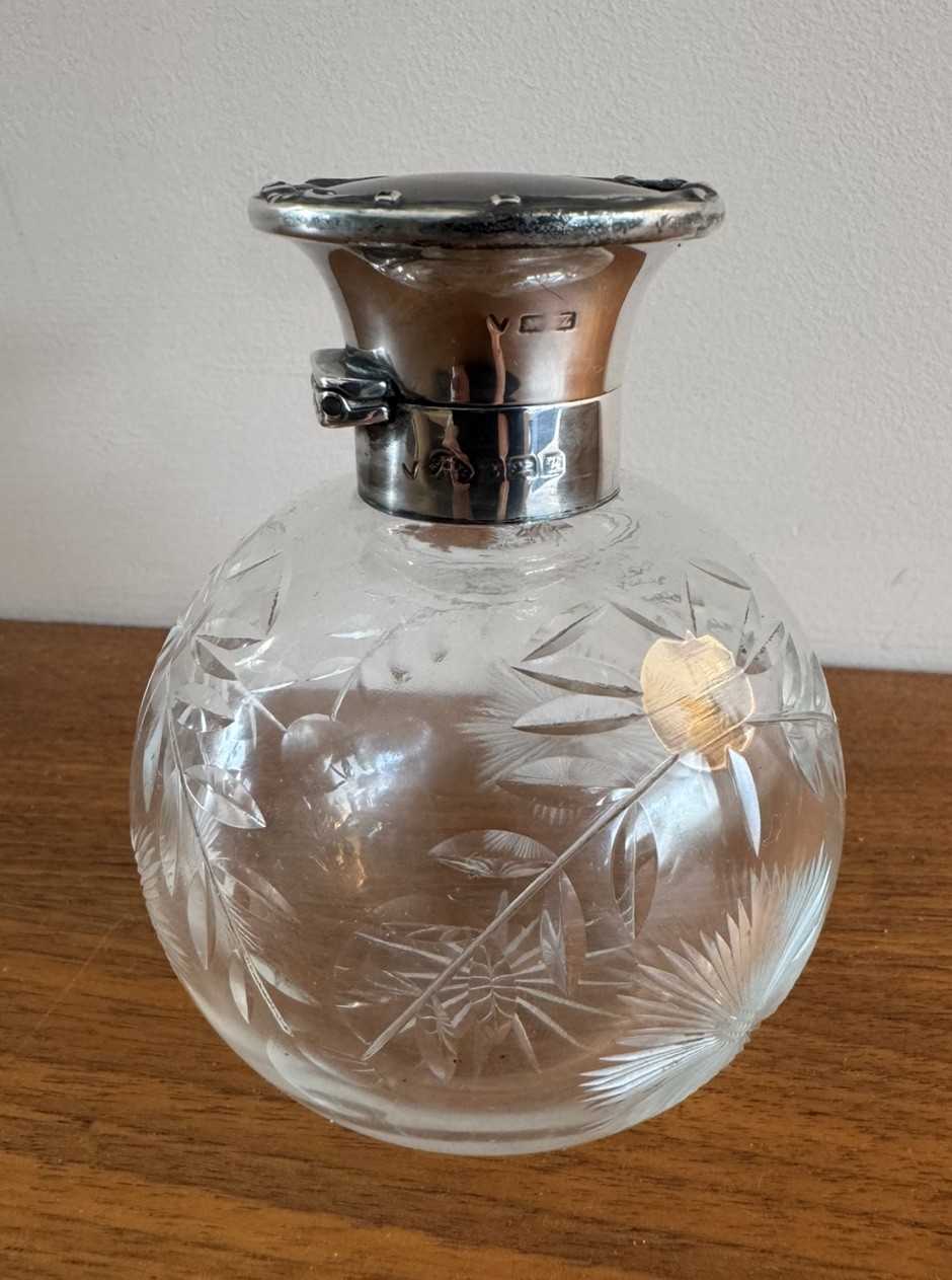 Antique England Sterling Silver Faux Tortoise Top Cut Glass Scent Perfume Bottle Antique England Sterling Silver Faux Tortoise Top Cut Glass Scent Perfume Bottle