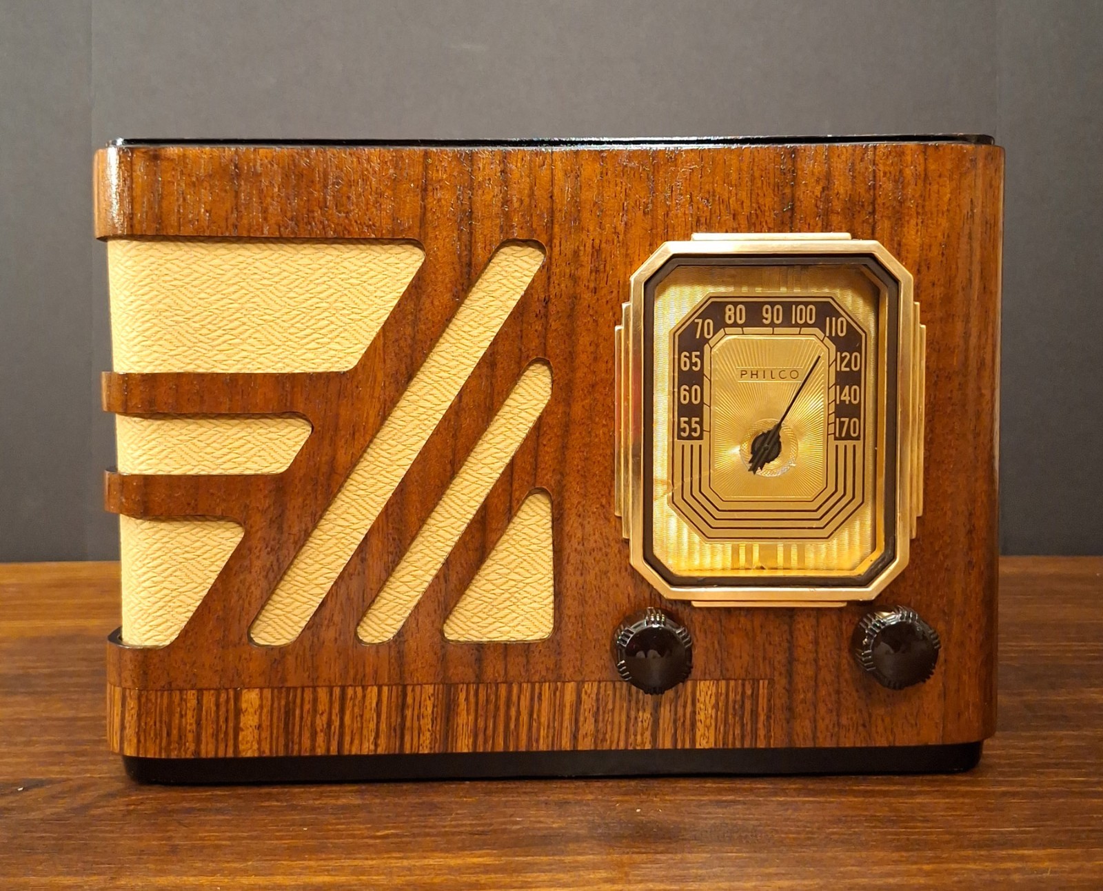 Old Antique Wood Philco Vintage Tube Radio Converted to Retro Bluetooth Speaker