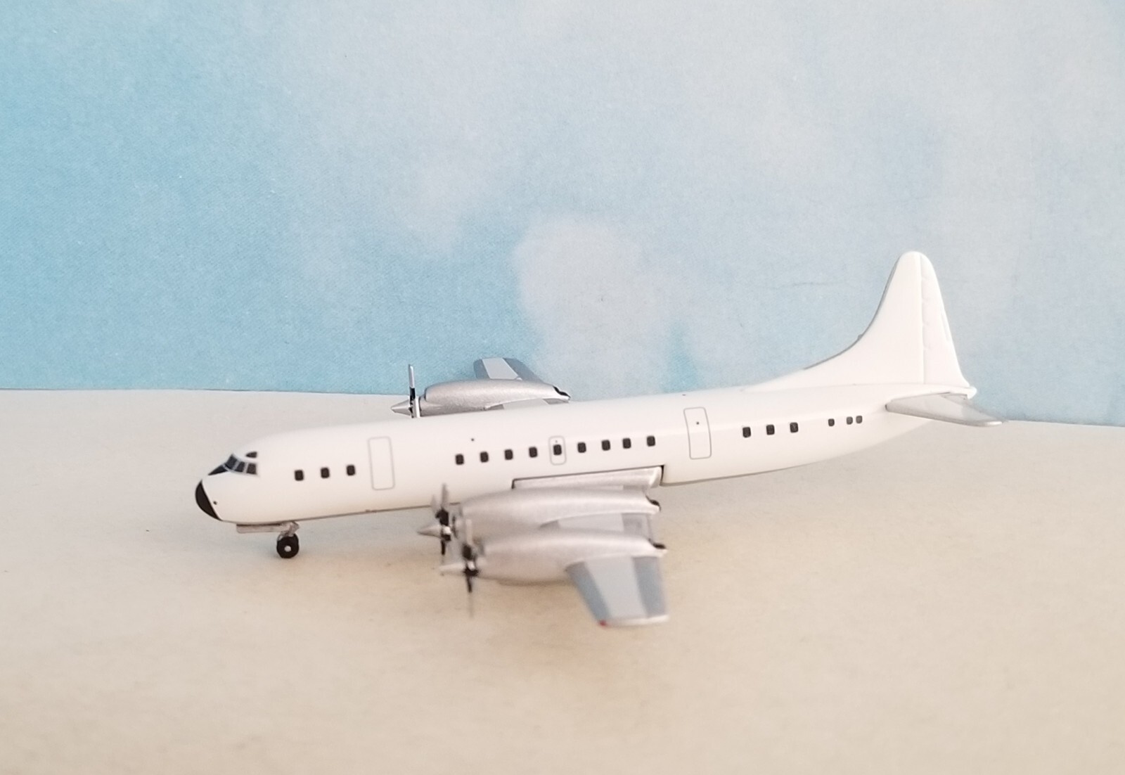 AeroClassics ** VERY RARE ** 1:400 Scale LOCKHEED L-188 ELECTRA for Customizing AeroClassics ** VERY RARE ** 1:400 Scale LOCKHEED L-188 ELECTRA for Customizing