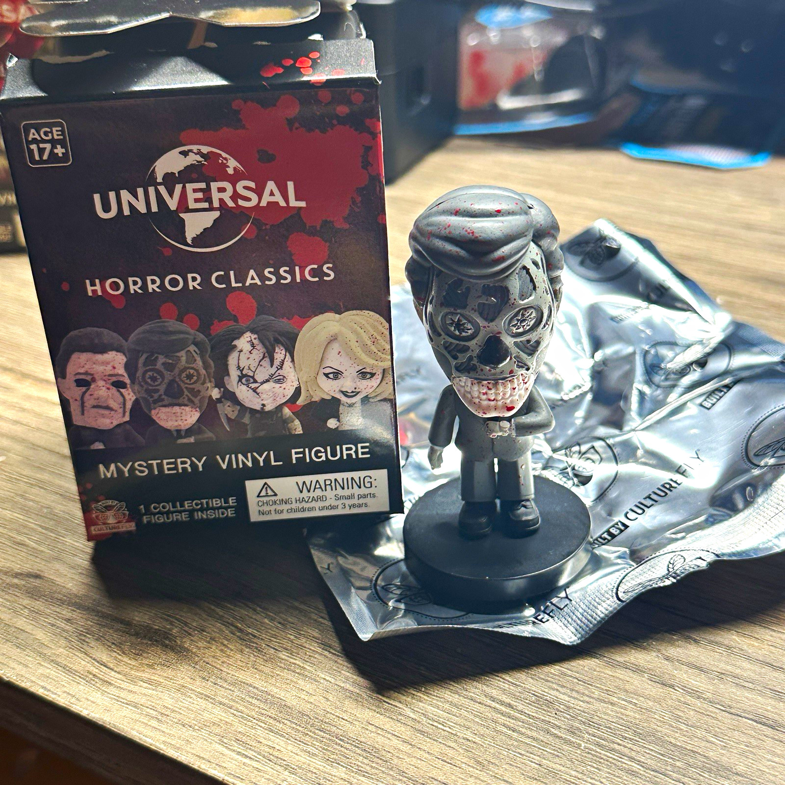 They Live Alien - Vinyl Figure Collectible -CultureFly Universal Horror Classics