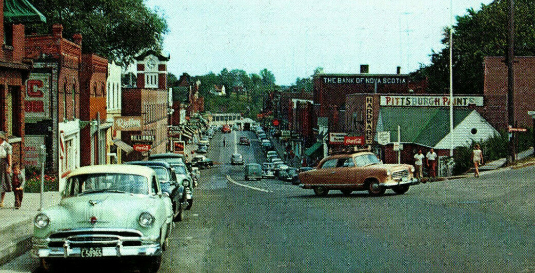 Vintage Postcard Main Street, Bracebridge Ontario, Canada Pittsburgh Paints Vintage Postcard Main Street, Bracebridge Ontario, Canada Pittsburgh Paints