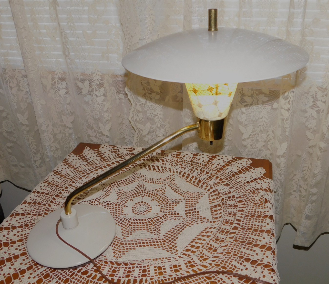 VINTAGE MIDCENTURY MODERN ATOMIC UFO DESK TABLE LAMP LONG SWING ARM NICE VINTAGE MIDCENTURY MODERN ATOMIC UFO DESK TABLE LAMP LONG SWING ARM NICE