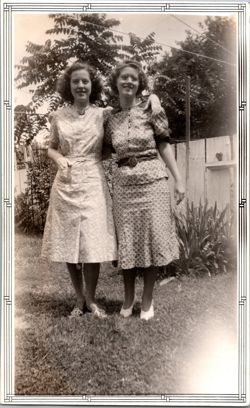 Vintage Snapshot Photo 1930s 1940s Two Young Women Friends Outdoor B&W Vintage Snapshot Photo 1930s 1940s Two Young Women Friends Outdoor B&W