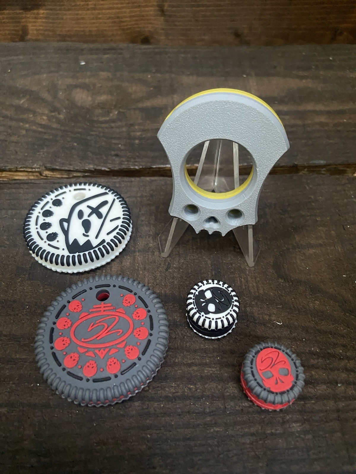 EDC Collection Pocket Art 52 Graves Boneheads EDC Collection Pocket Art 52 Graves Boneheads