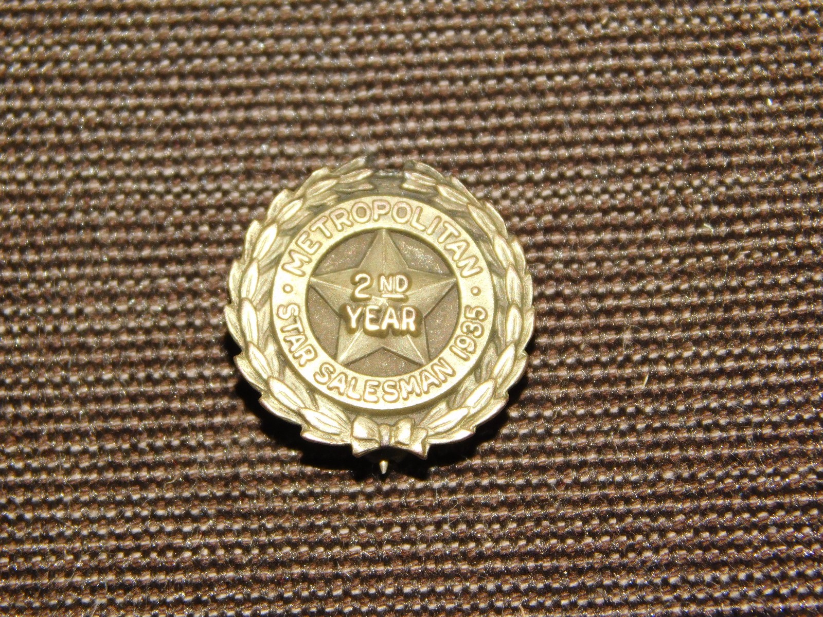 VINTAGE 1935 1/30 10 KT w & H CO METROPOLITAN STAR SALESMAN 2nd YEAR PIN VINTAGE 1935 1/30 10 KT w & H CO METROPOLITAN STAR SALESMAN 2nd YEAR PIN
