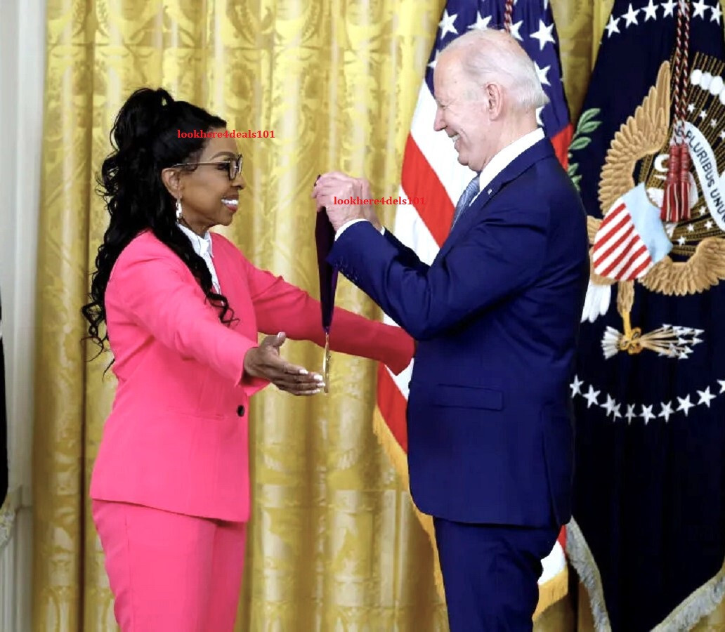 Gladys Knight Photo 8x10 National Medal of Arts President Joe Biden USA Gladys Knight Photo 8x10 National Medal of Arts President Joe Biden USA