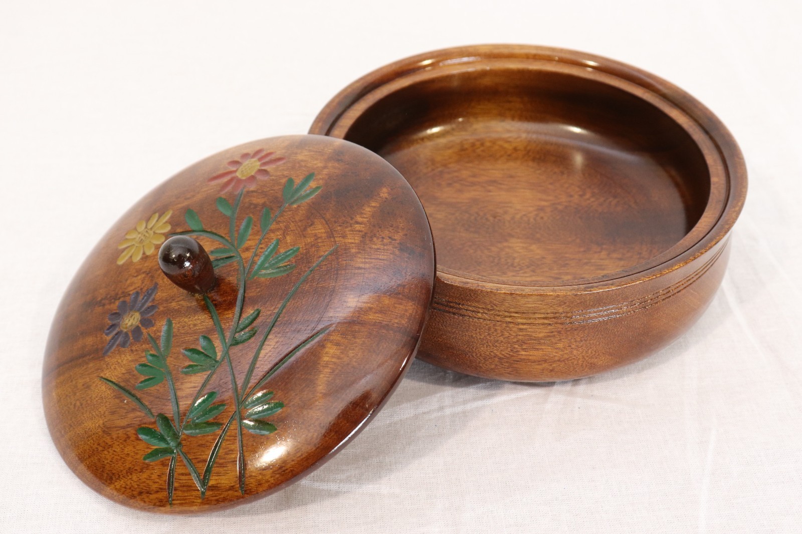 Vintage Japanese Wooden Candy Bowl Lidded Lacquerware Carved Flower Box Craft Vintage Japanese Wooden Candy Bowl Lidded Lacquerware Carved Flower Box Craft