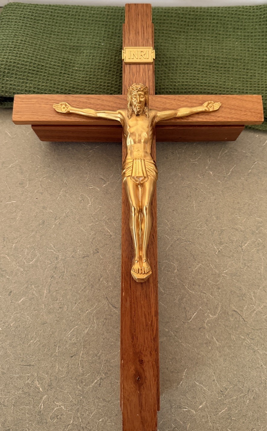 Vintage McVan Inc. Walnut Catholic sick call Crucifix Set 1950-60 NEW